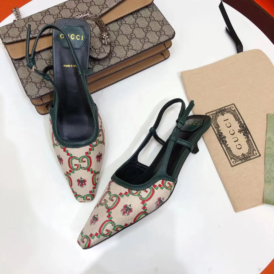 👟👟Ex-factory price 460👟👟 Gucci & Vintage 2025 spring new style second-hand original fabric/hot diamond mesh sandals, this series of sandals are so beautiful, you must buy them, Vintage things are like this, the longer they are, the more they taste👍🏻They are very elegant on the feet. Upper: Original Logo fabric Foot pads: Sheepskin Heel height: 4.5cm Sole: Genuine leather outsole Size: 34-41 (40 and 41 custom-made, non-refundable and non-exchangeable, with full set of packaging)